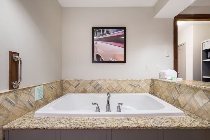 Holiday Inn Jackson NW - Airport Road by IHG
