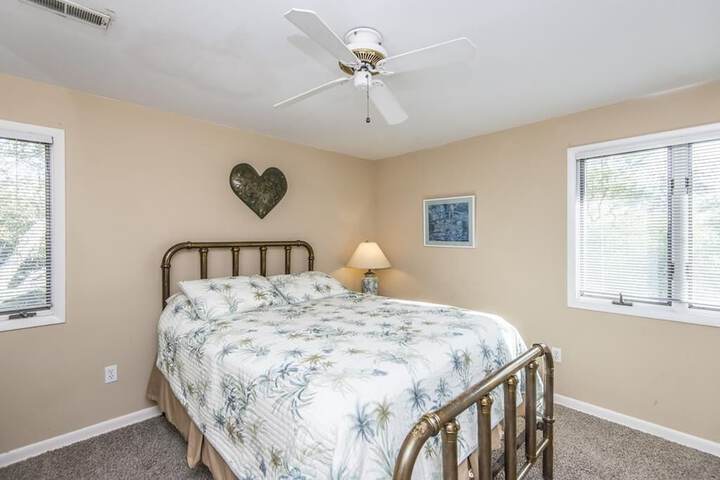 Room 6 of 16