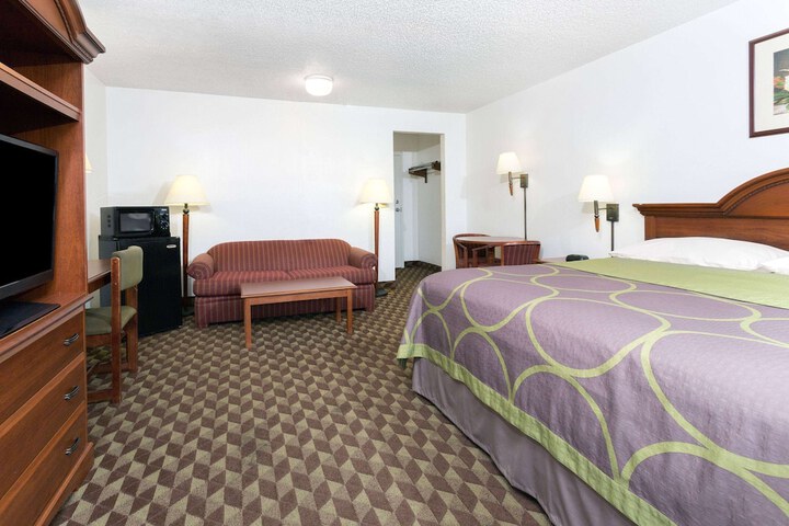 Room 15 of 15