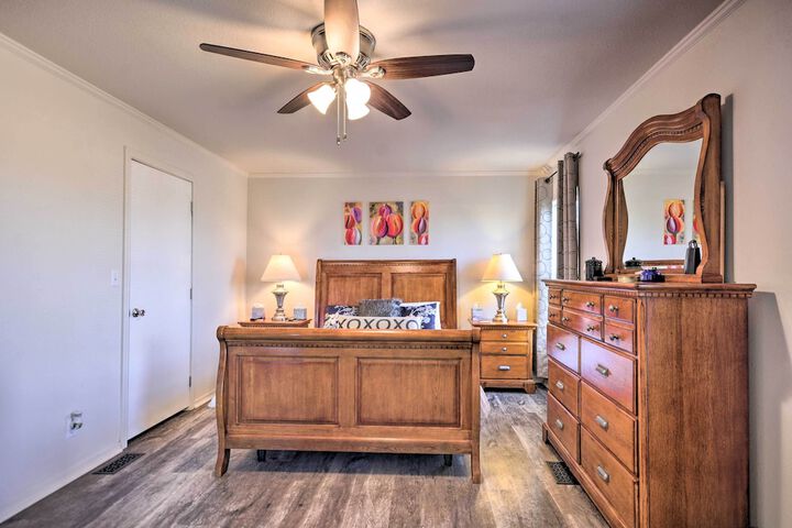 Peaceful Portales Escape w / Patio & Grill!