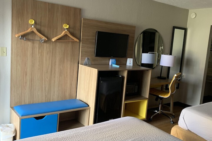 Room 43 of 65