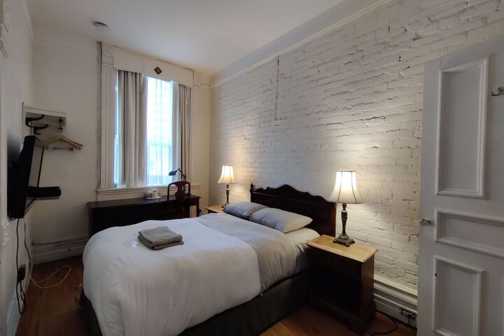 Room 9 of 30