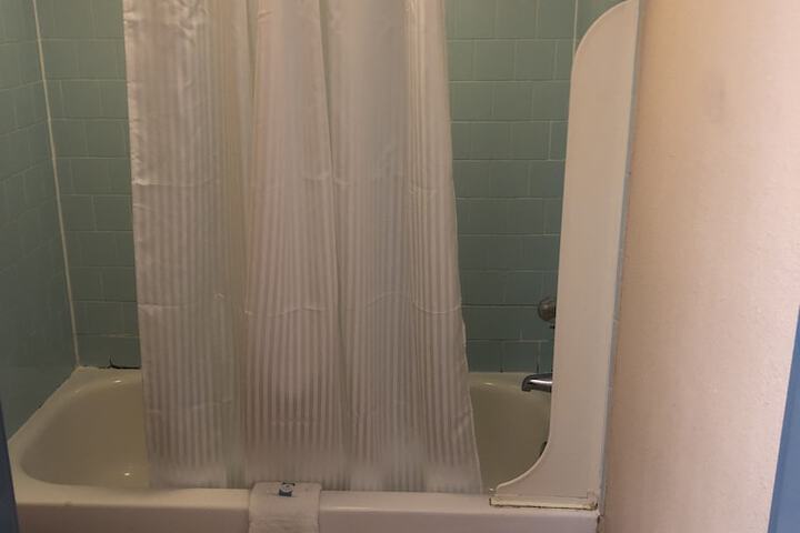 Room 4 of 11