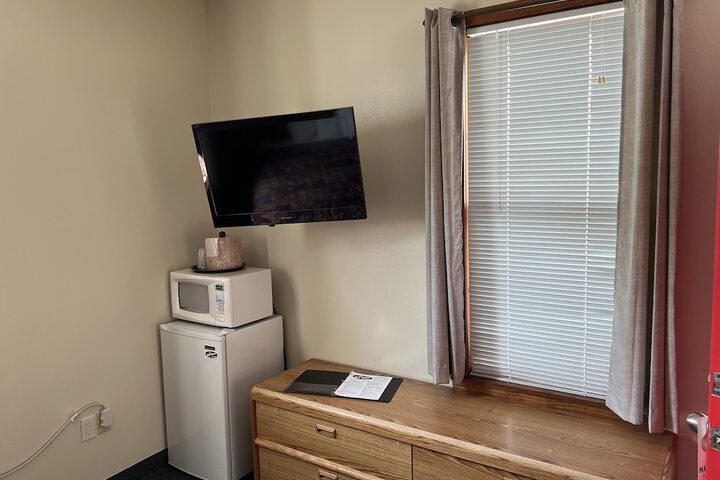 Room 157 of 443