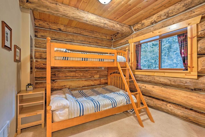 Riverfront Gold Bar Log Cabin Near Stevens Pass!
