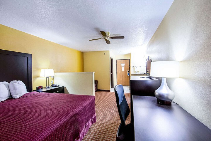 Room 9 of 31