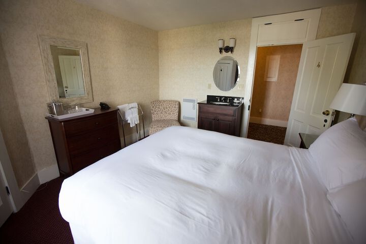 Room 19 of 48