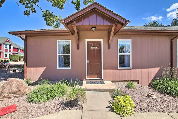 Cozy Ironton Cabin w / Shared Pool & Private Patio!