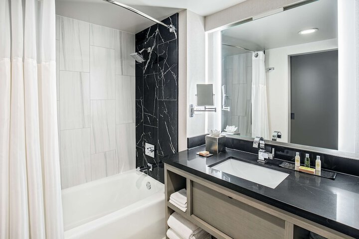 DoubleTree by Hilton Washington DC North / Gaithersburg
