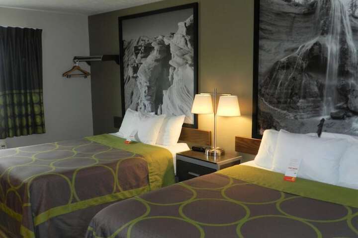 Room 8 of 25
