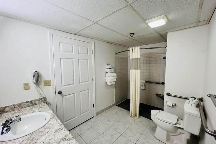 Room 9 of 12
