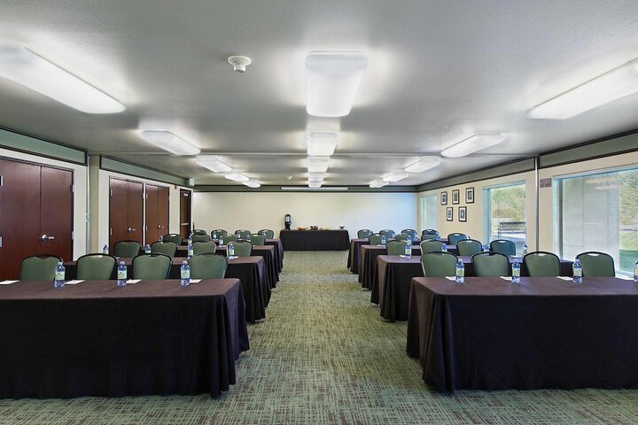 Oxford Suites Yakima