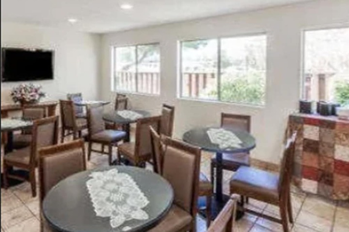 Days Inn by Wyndham San Marcos