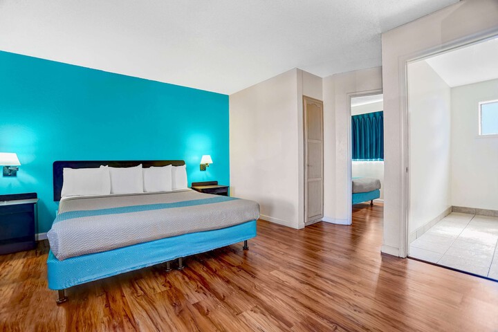 Room 8 of 30