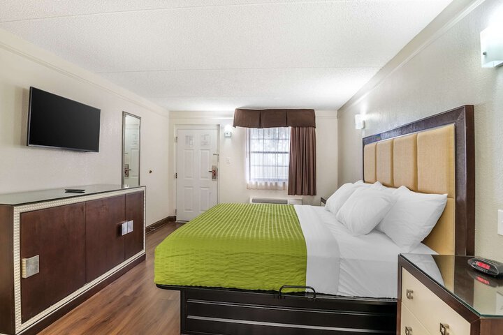 Room 32 of 46