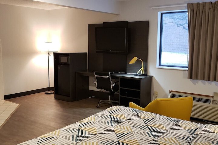 Motel 6 Kewanee IL