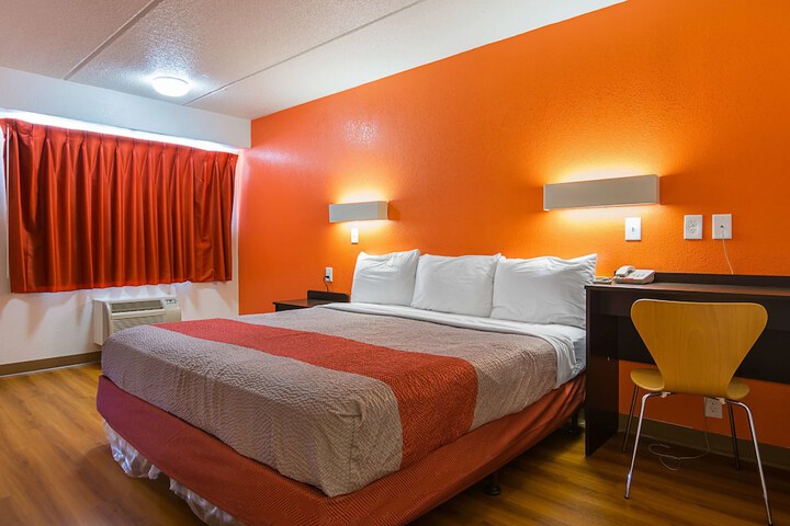 Room 12 of 30