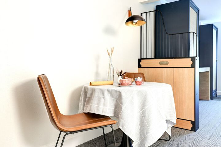 Elwood Hotel & Suites