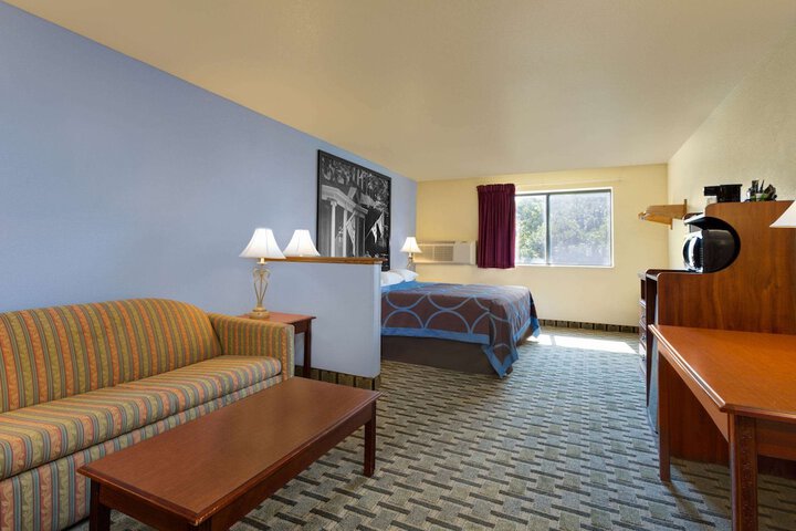 Room 7 of 14