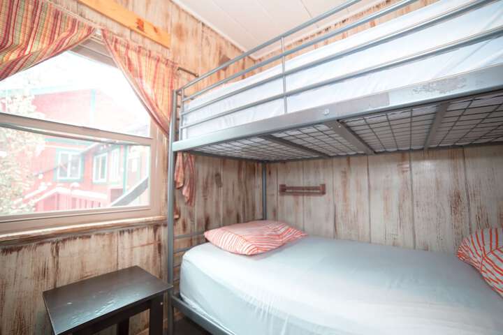 Room 27 of 70