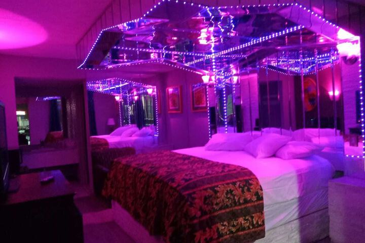 Room 11 of 15