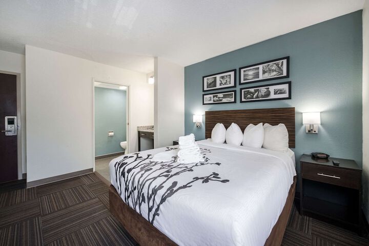 Room 28 of 40