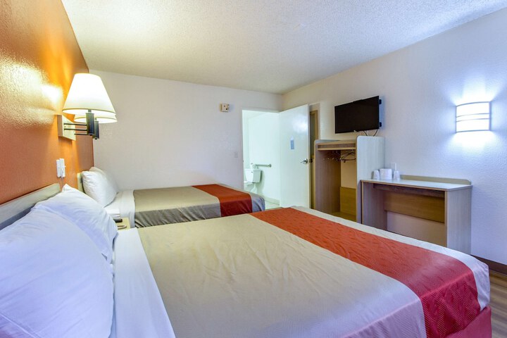 Room 18 of 25