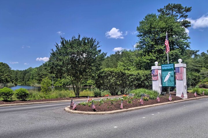 Near Beaches: Ocean View Condo w / Balcony!