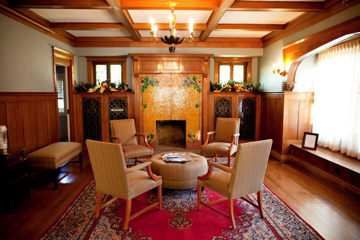 Lounge 57 of 58