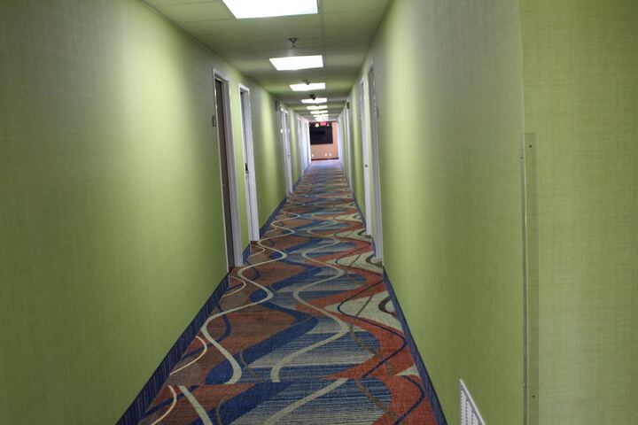 Ballroom/Hall 34 of 39