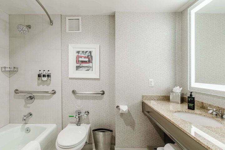 Room 10 of 33