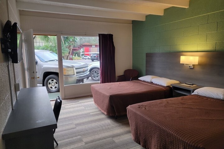 Room 7 of 8