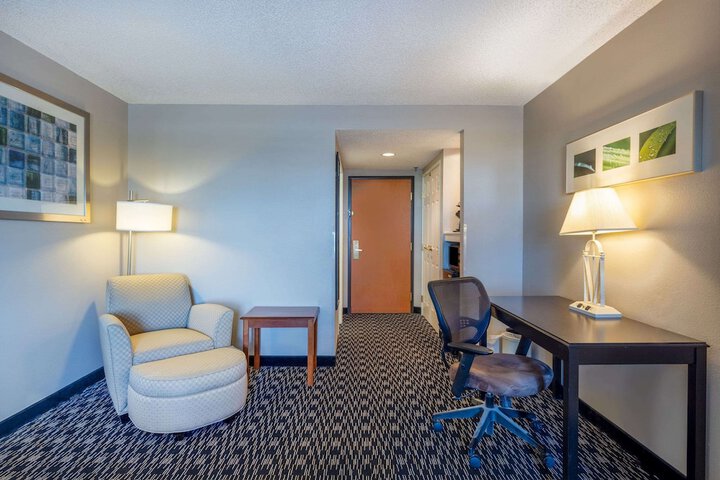 Room 25 of 40
