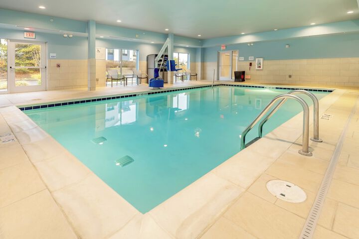 Holiday Inn Express & Suites Medford by IHG