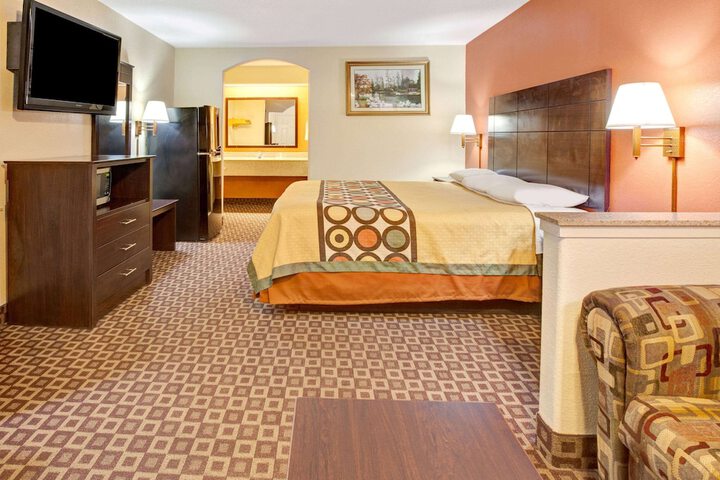 Room 32 of 43