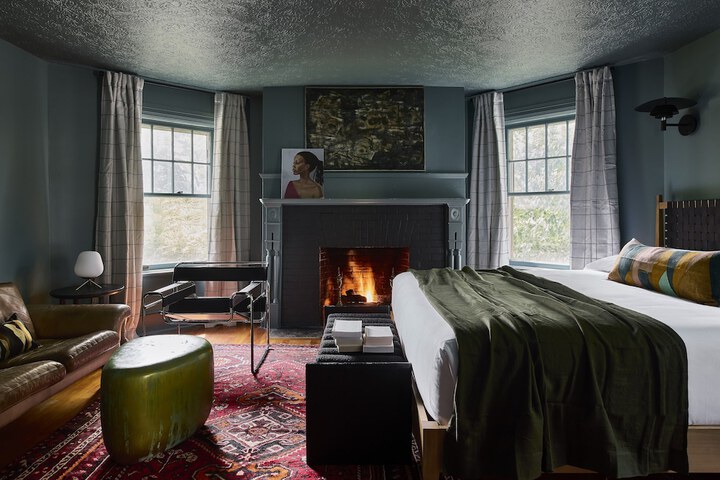 Room 19 of 48