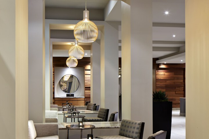 Lounge 63 of 66