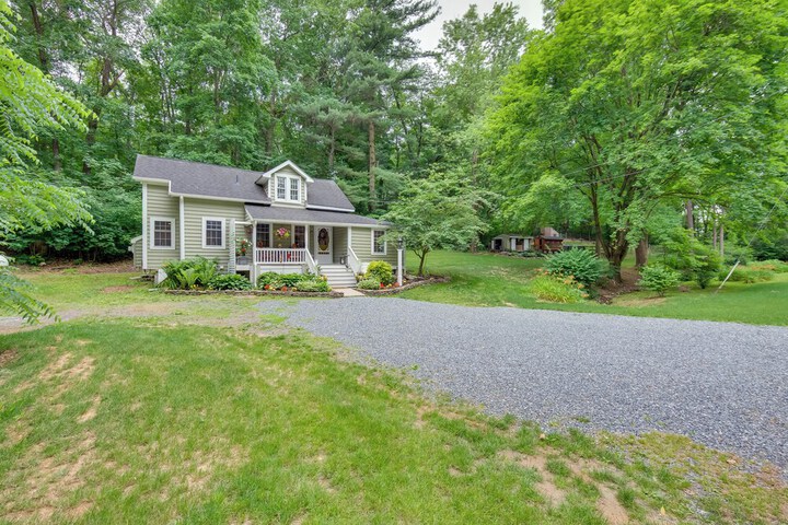 Charming Manheim Cottage w / On-site Animal Viewing