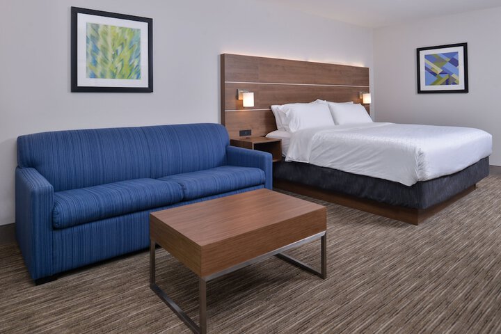 Holiday Inn Express & Suites Marshalltown by IHG
