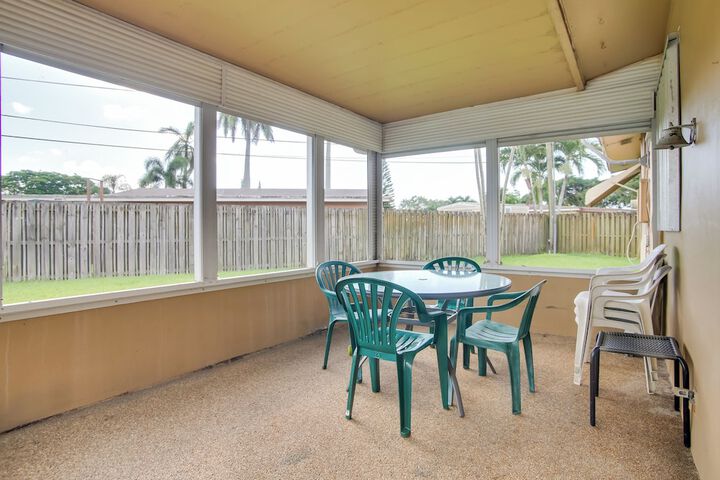 Pets Welcome: Cozy Home w / Pool in Margate!