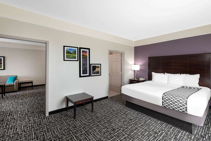 Room 21 of 33