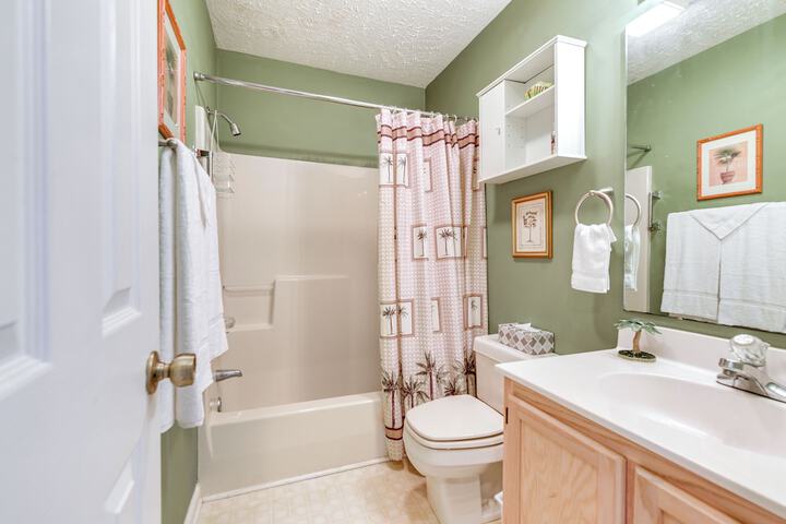 Little River Condo w / Pool Access: 5 Mi to Beach
