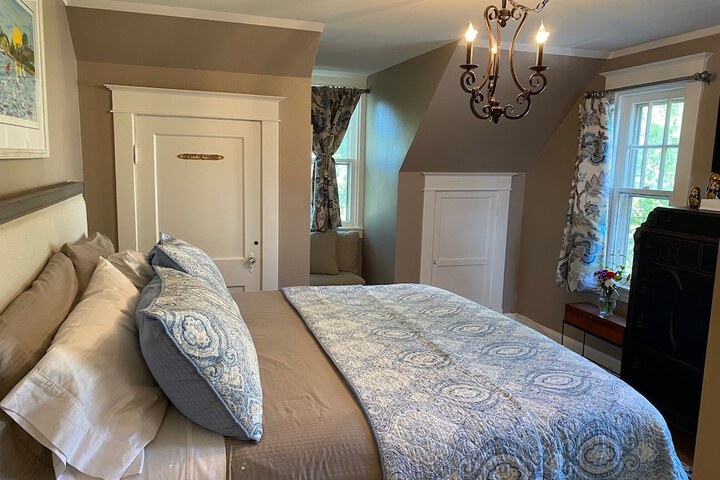 Room 35 of 104