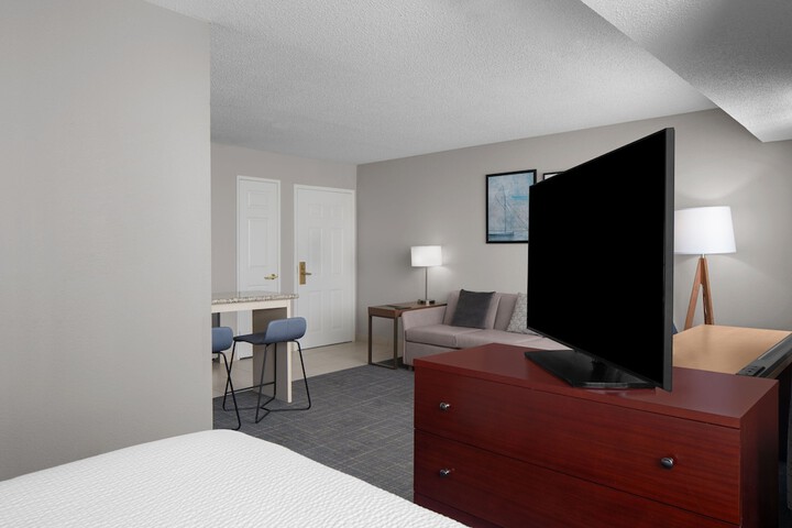 Room 27 of 47