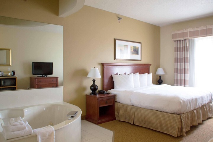 Country Inn & Suites by Radisson Mankato Hotel and Conference Center, MN