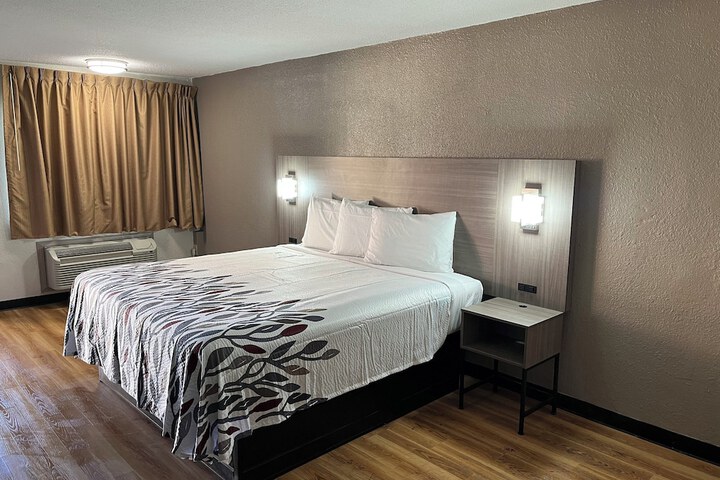 Room 7 of 17