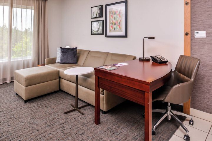Room 10 of 27