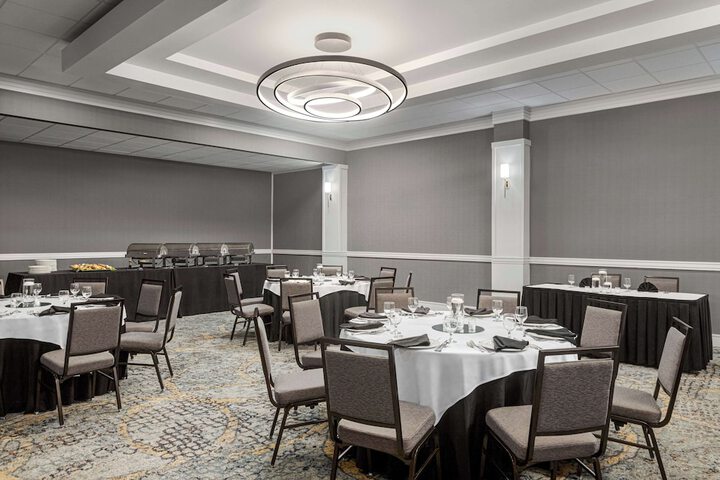 Doubletree by Hilton Fort Myers at Bell Tower Shops