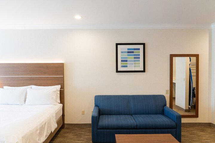 Room 40 of 63