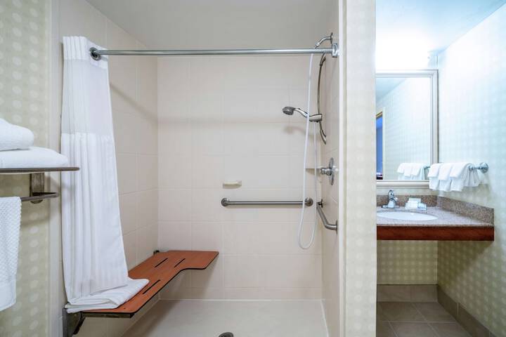 Room 8 of 21